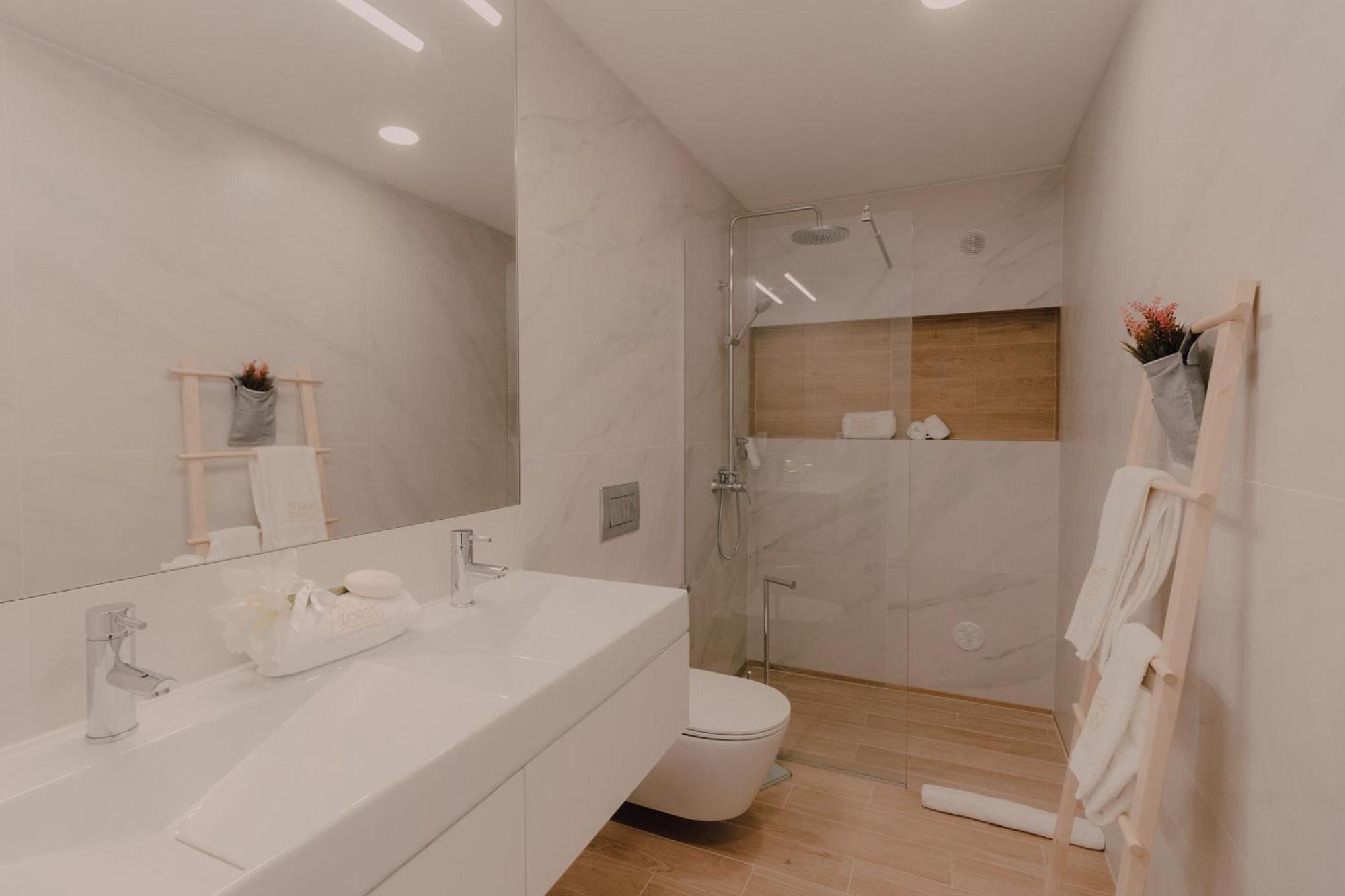 Home At Azores - Oasis House Sao Roque  Room photo